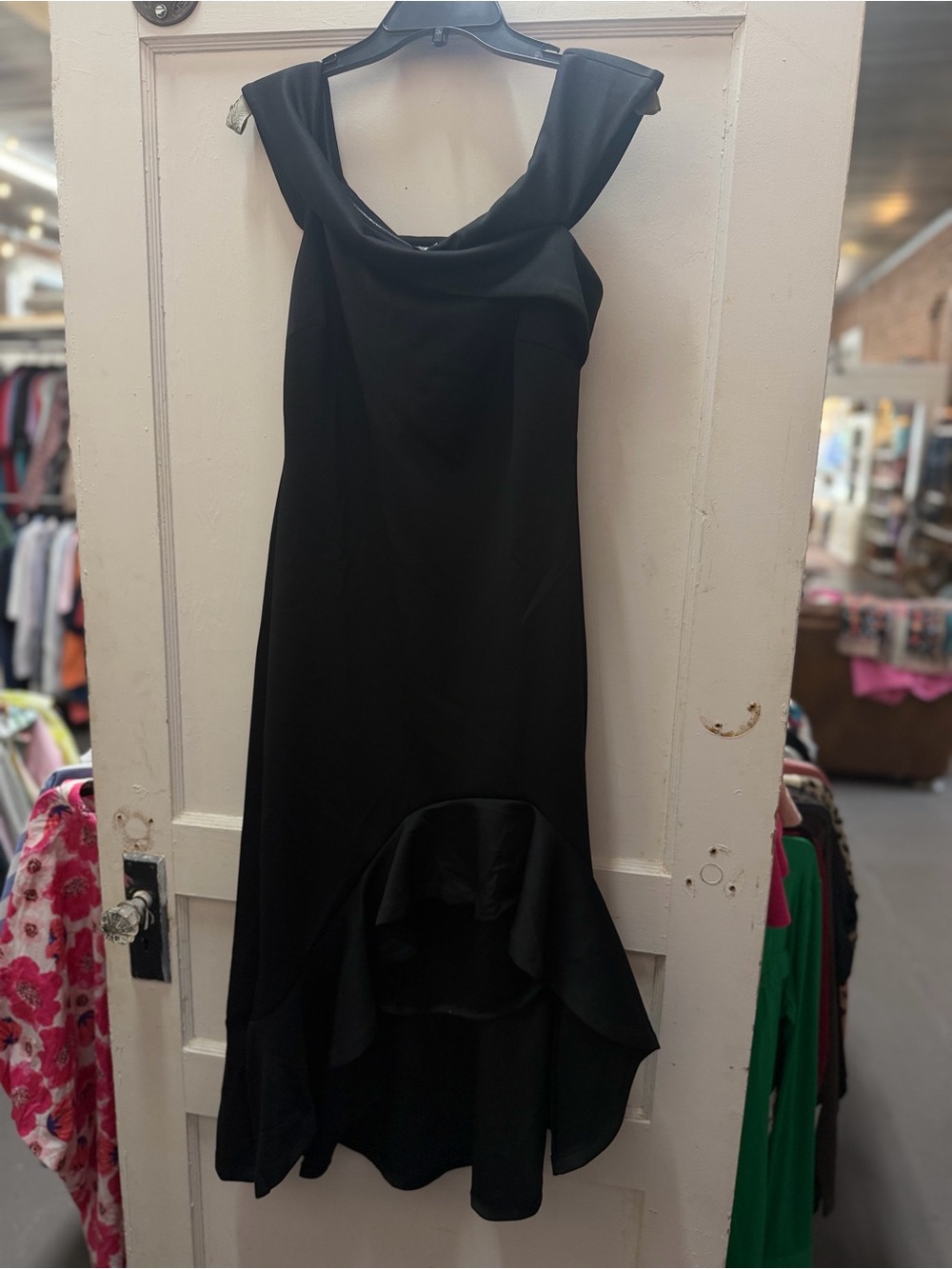 Venus Elegant Black Sleeveless Ruffle-Hem Dress
